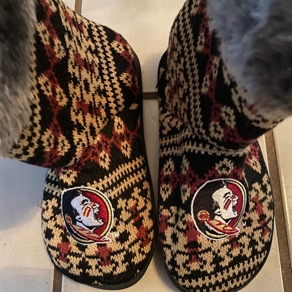 Fuzzy house slipper boots, FSU Seminole style in women’s Medium.